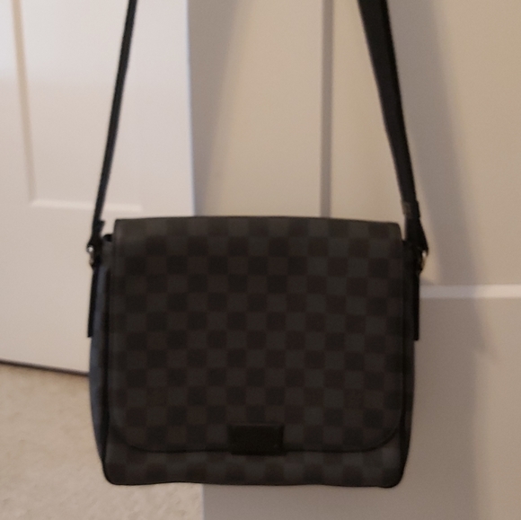 Louis vuitton messenger bag - Picture 2 of 3